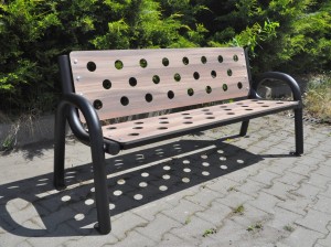 Odporna na zarysowania ławka osiedlowa HPL 200 cm